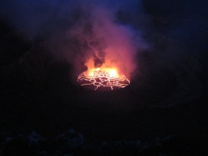 Il lago di lava durante la notte